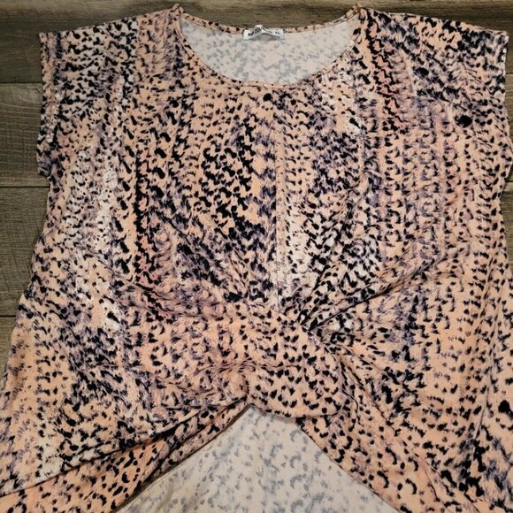 Doublju Tops Adorable Scoop Neck Shirt Very Flattering - Front gathered knot. - Picture 4 of 7